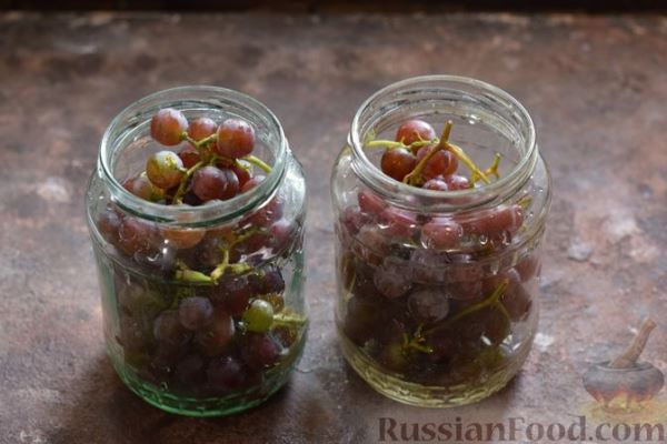 Консервированный виноград гроздьями