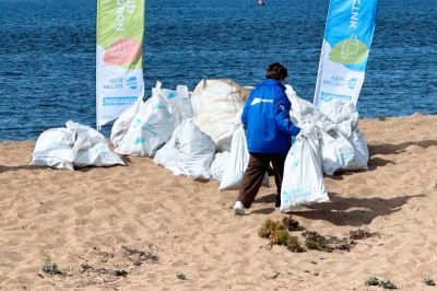 С берега Байкала за пару часов собрано 199 мешков мусора в рамках акции по очистке - новости экологии на ECOportal