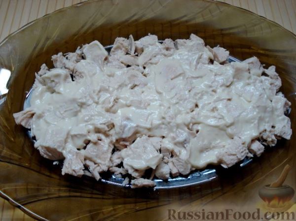 Салат "Первый снег", с курицей, сыром и виноградом