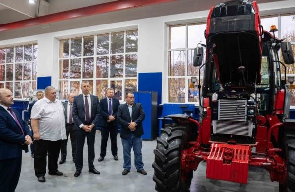 Посол Беларуси побывал в специализированной аудитории Минского тракторного завода Вологодской ГМХА