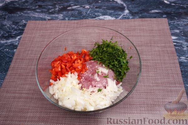 Открытые дрожжевые пироги с мясом и сладким перцем