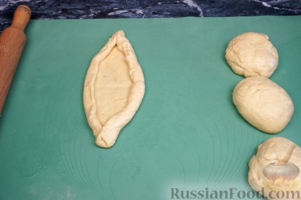 Открытые дрожжевые пироги с мясом и сладким перцем