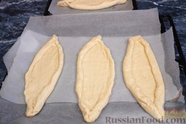 Открытые дрожжевые пироги с мясом и сладким перцем