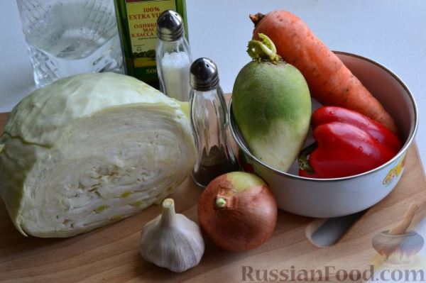 Салат из свежей капусты, сладкого перца и редьки